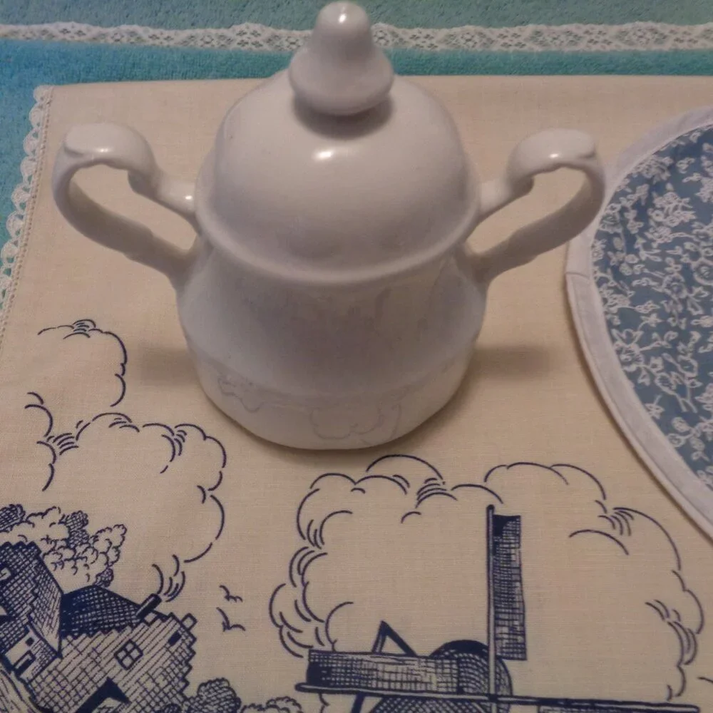 VINTAGE RETRO POTTERY SUGAR BLUE WHITE CANDLEHOLDER DUTCH LINEN ROLL HOL…